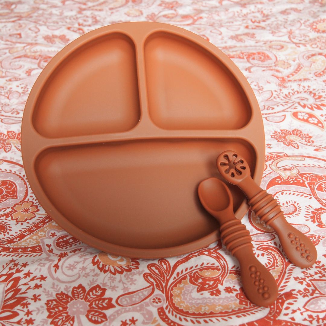 Compartmentalized Plate with DME Cutlery