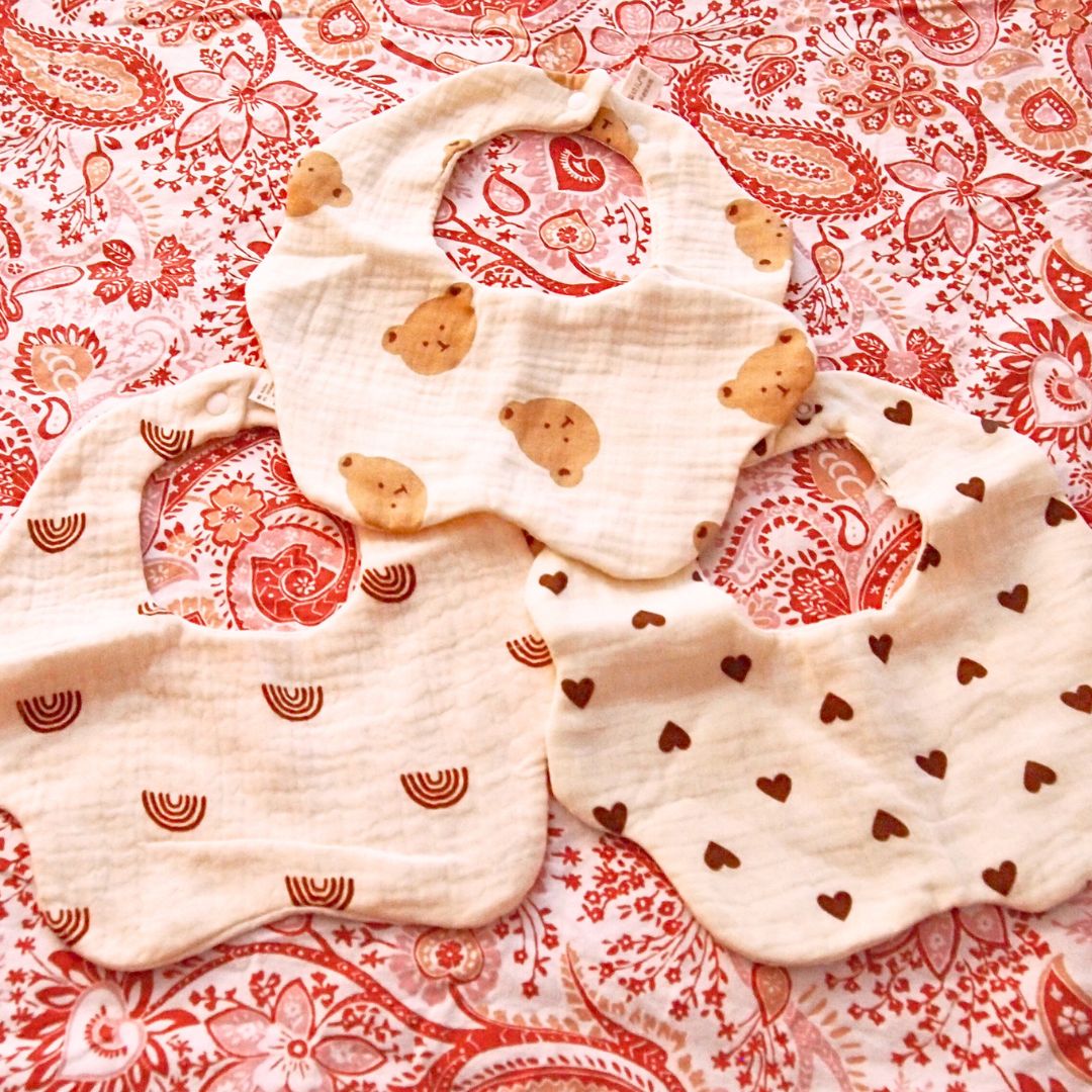 Set mit 3 weichen und saugfähigen Lätzchen