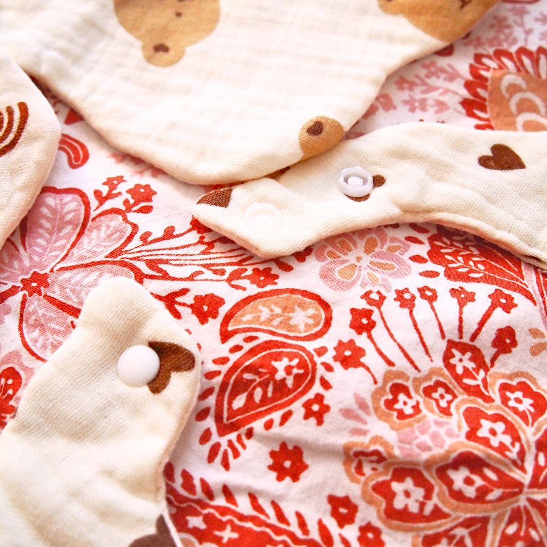 Set mit 3 weichen und saugfähigen Lätzchen