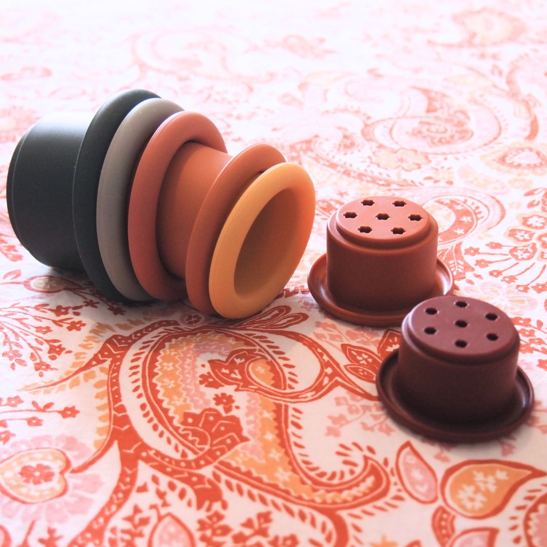 Montessori-Spiel – Set mit 7 stapelbaren Bechern