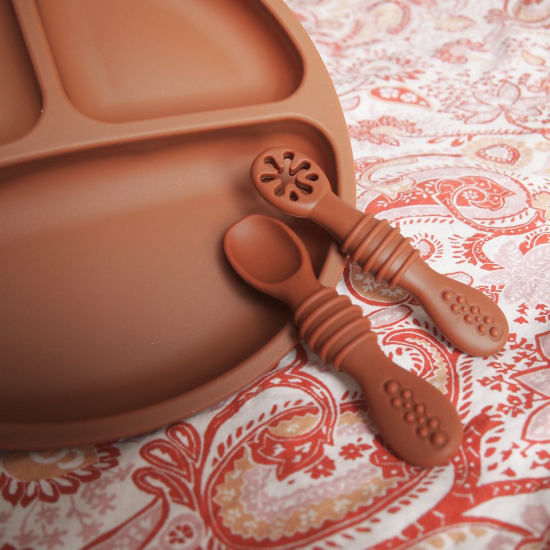 Compartmentalized Plate with DME Cutlery