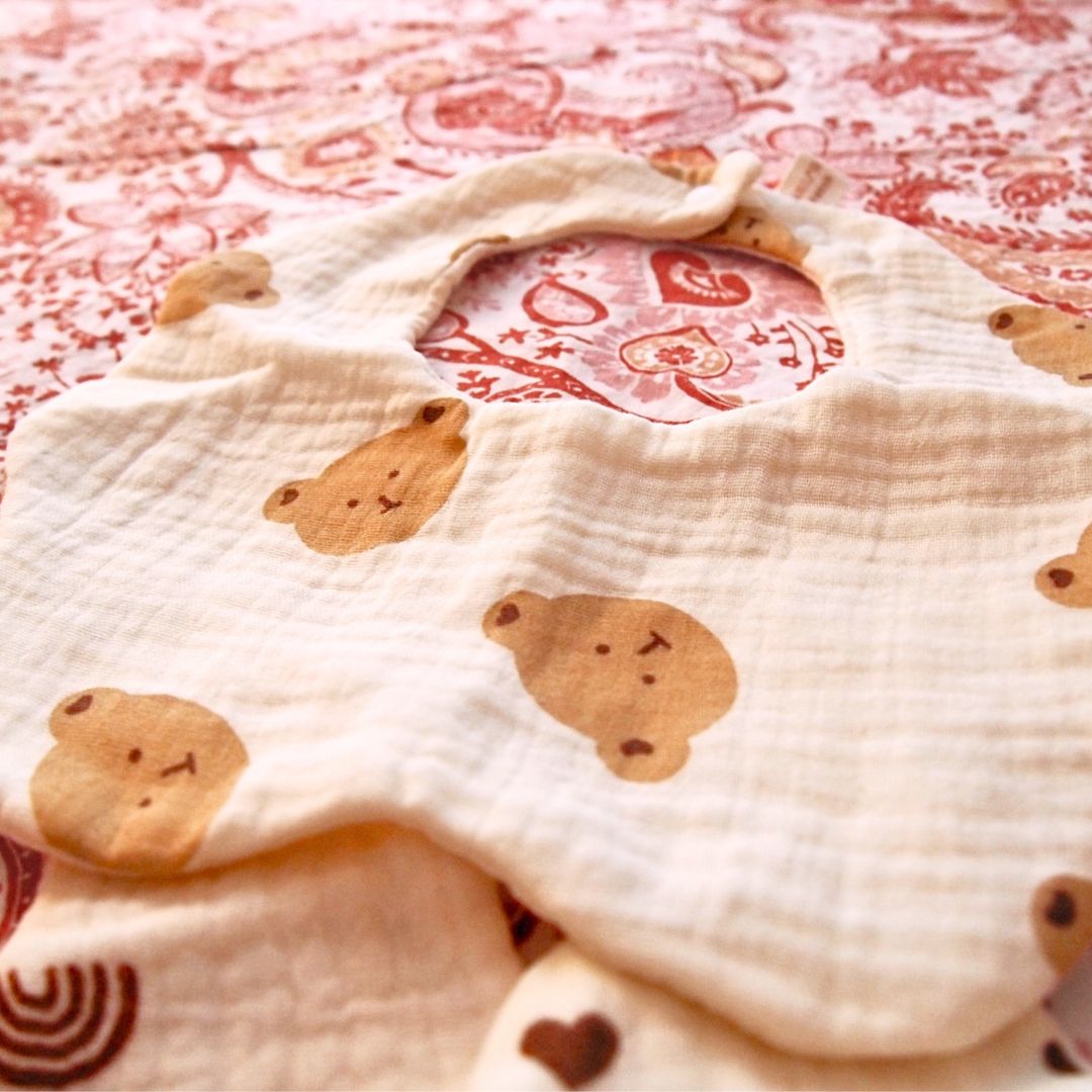 Set mit 3 weichen und saugfähigen Lätzchen